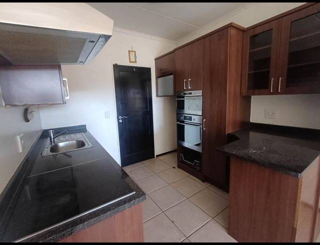 3 BEDROOM TOWNHOUSE FOR SALE IN FLORENTIA